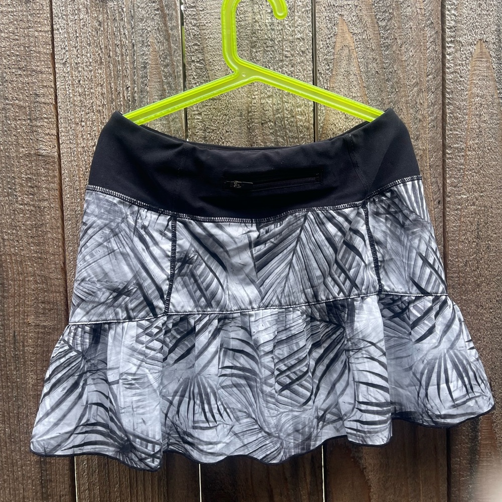 Black and Gray Leaf Print Women's Skirt